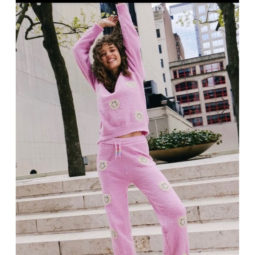 Lola + The Boys Smiley Face Sweater Set Girls Size 8 Pink Fuzzy Knit Lounge